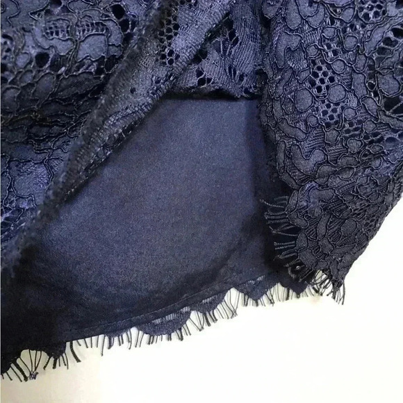 *NWT* J. Crew Women’s M Navy Blue Floral Lace Scalloped Hem Sleeveless Blouse - Picture 6 of 10